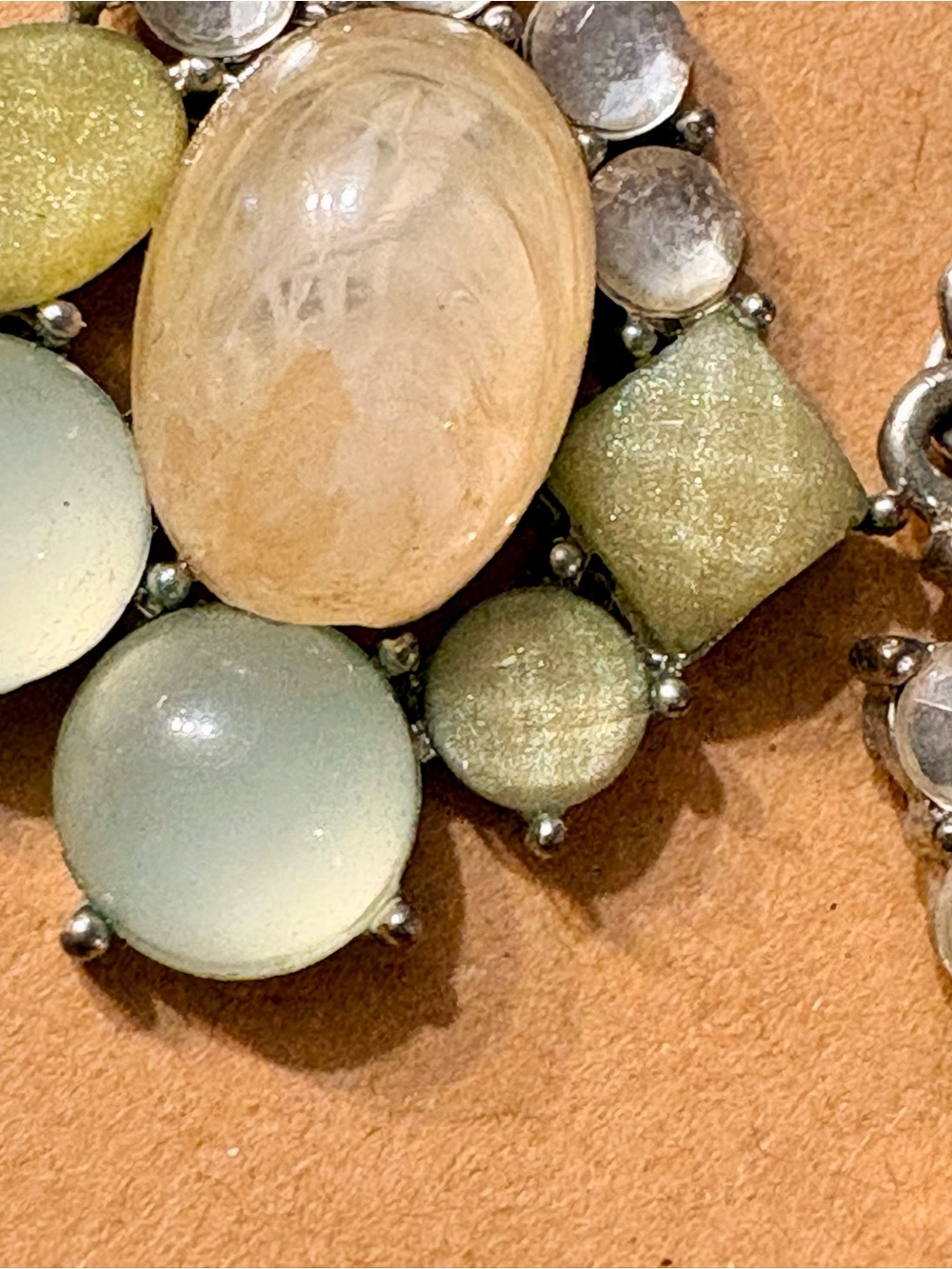 Beautiful dangle post lucite earrings - Picture 2 of 2